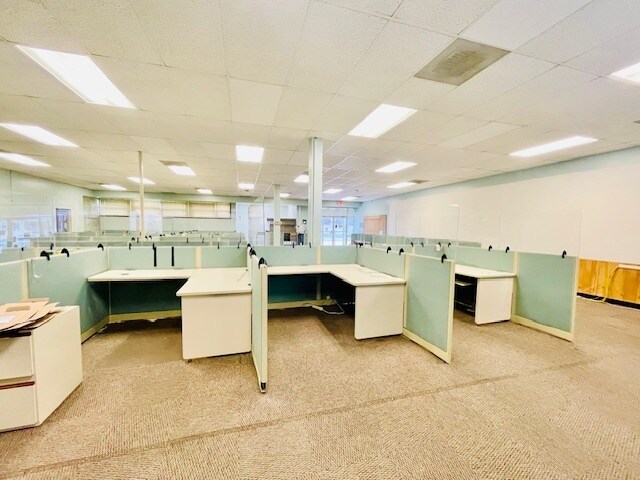 More Photos Of 202 S Kingshighway St, Sikeston Office For Sale