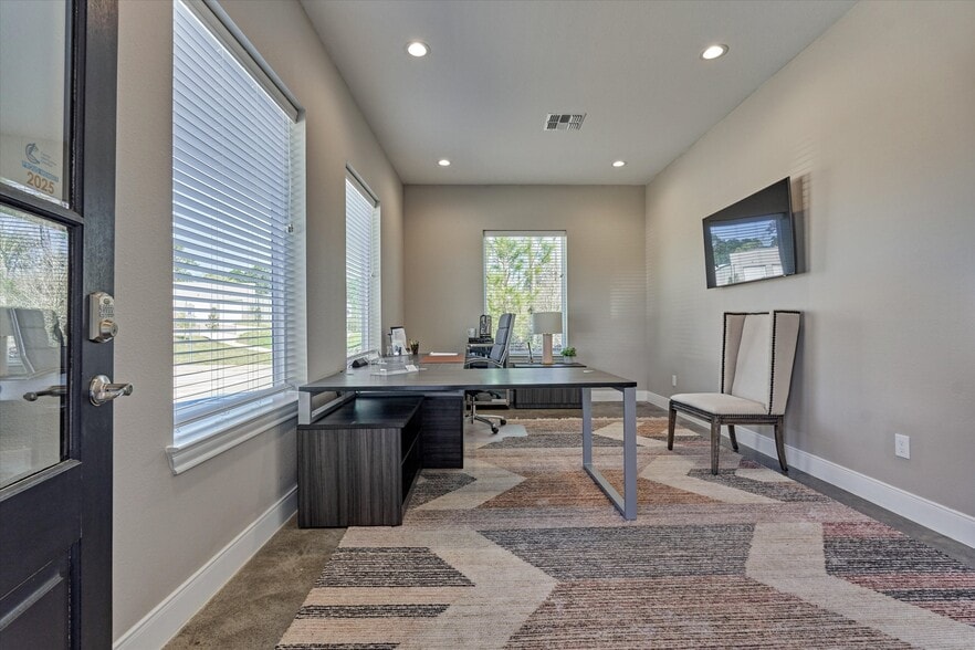 More Photos Of 1902 Longmire Road, Conroe Medical For Lease