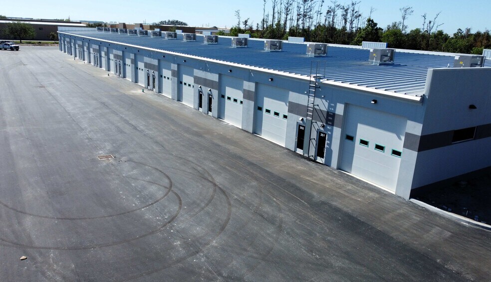 More Photos Of 16103 Lee Rd, Fort Myers Light Manufacturing For Lease