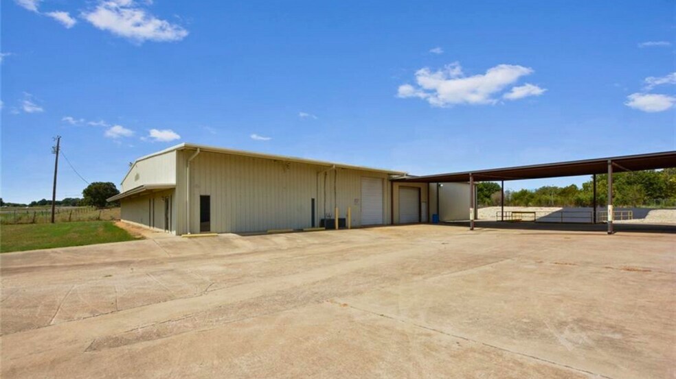 More Photos Of 4146 W US Highway 79, Rockdale Warehouse For Sale