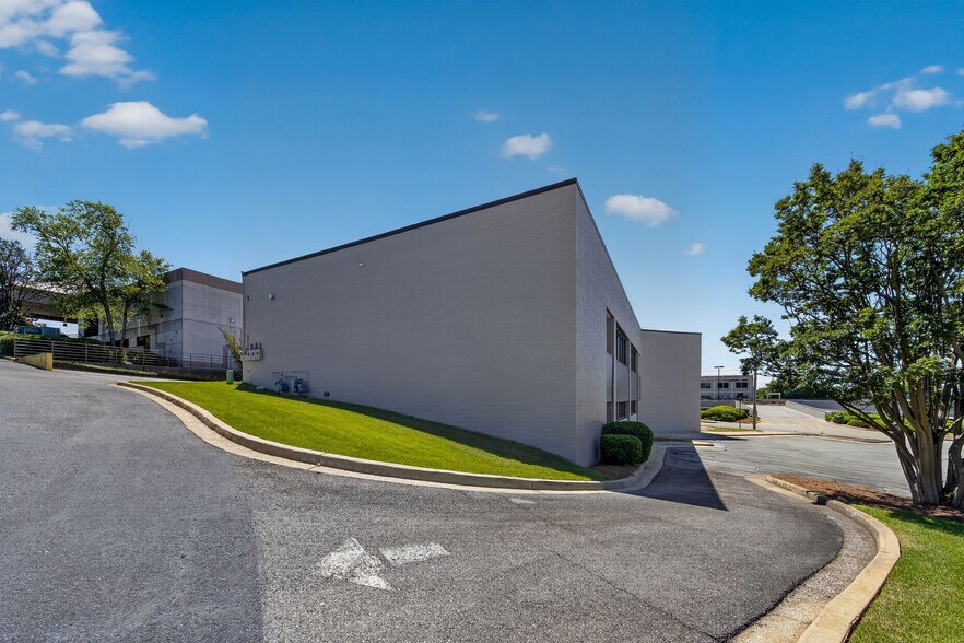 More Photos Of 615 19th St, Columbus Medical For Lease