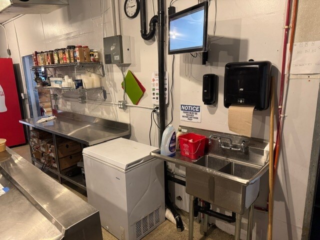 More Photos Of 1550 W Old Highway Rd, Morgan Restaurant For Sale