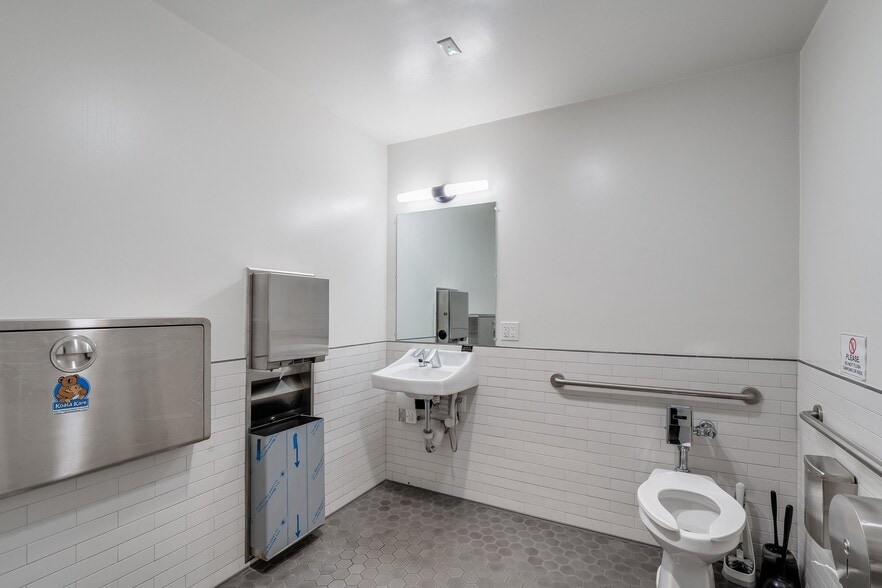 More Photos Of 1018-1020 Valencia St, San Francisco Storefront Retail Residential For Lease