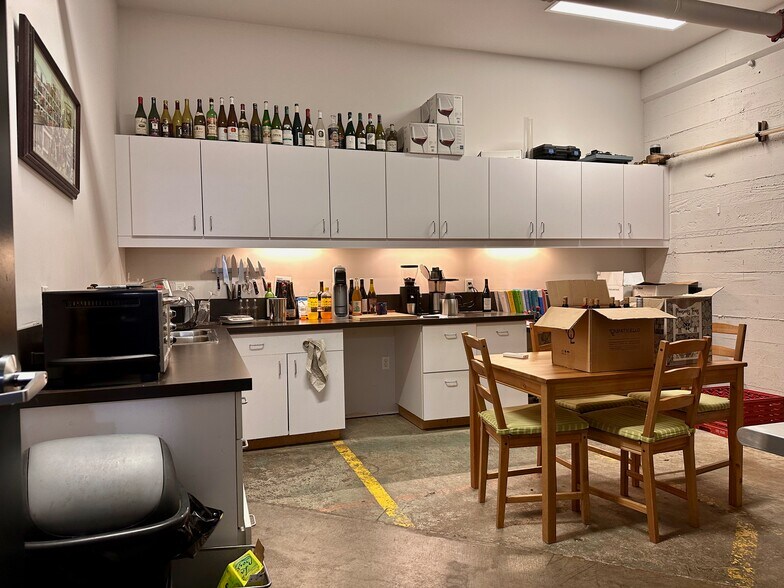 More Photos Of 3115 NE Sandy Blvd, Portland Loft Creative Space For Lease