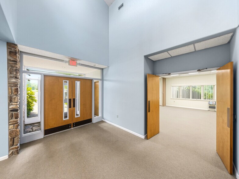 More Photos Of 675 Hendersonville Hwy, Pisgah Forest Office For Sale