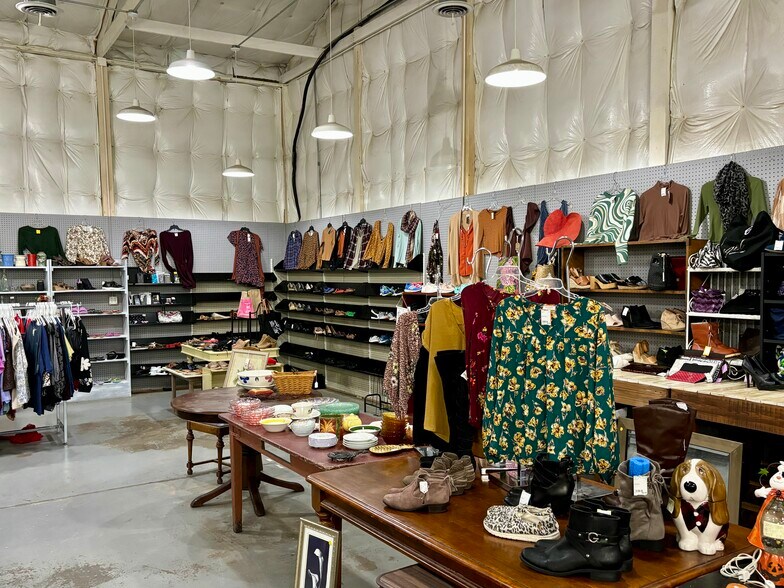 More Photos Of 825 New York Dr, Vandalia Storefront Retail Office For Sale