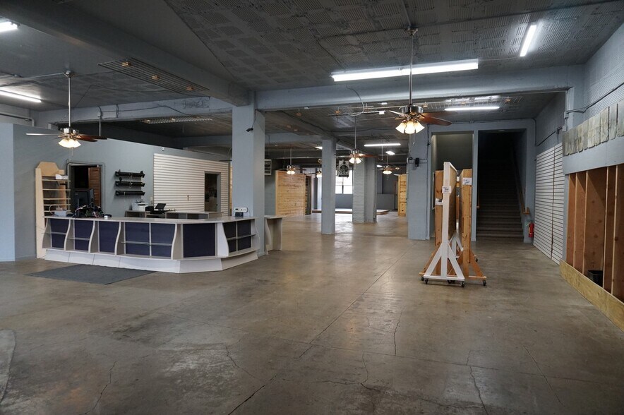 More Photos Of 413 N Main St, Charles City Storefront For Sale