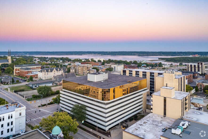 More Photos Of 222 NE Monroe St, Peoria Office For Sale