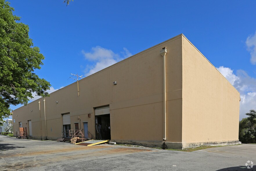 More Photos Of 3551-3557 NW 79th Ave, Miami Warehouse For Lease