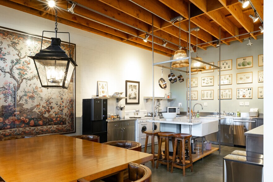 More Photos Of 1646 19th St, Santa Monica Light Manufacturing For Sale