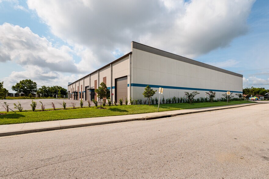 More Photos Of 1530 Kendrick Ln, Lakeland Warehouse For Lease