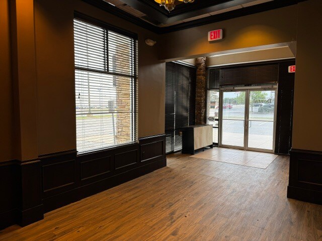 More Photos Of 500 W I-240 Service Rd, Oklahoma City General Retail For Lease
