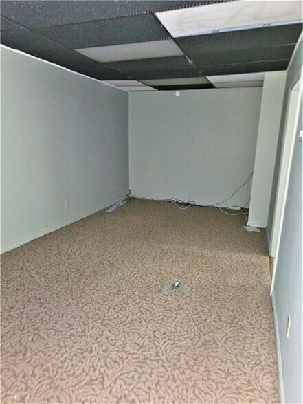 More Photos Of 6081 William Penn Hwy, Export Office For Sale