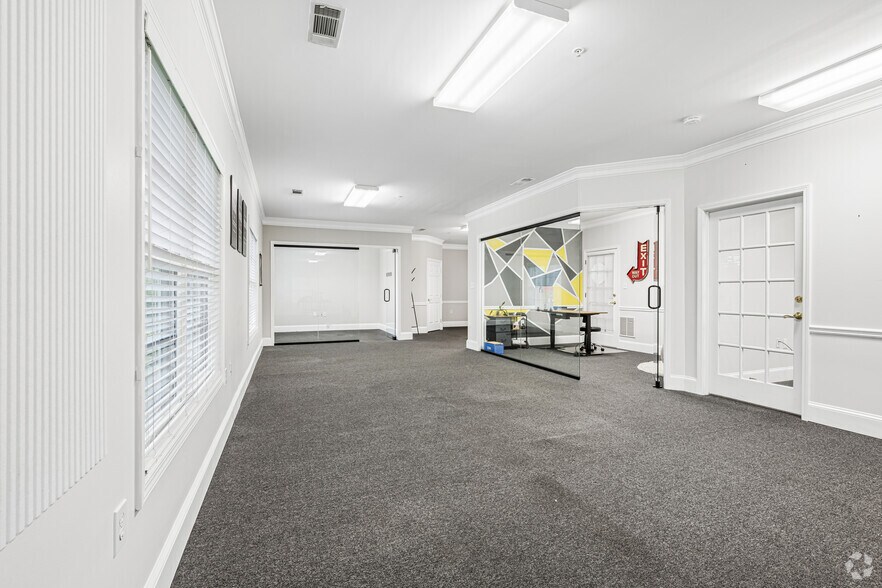 More Photos Of 1290 Kennestone Cir, Marietta Unknown For Lease