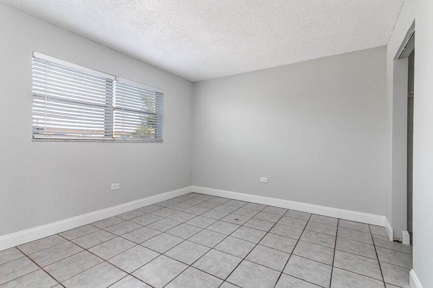 More Photos Of 999 W Prospect Rd, Oakland Park Apartments For Sale