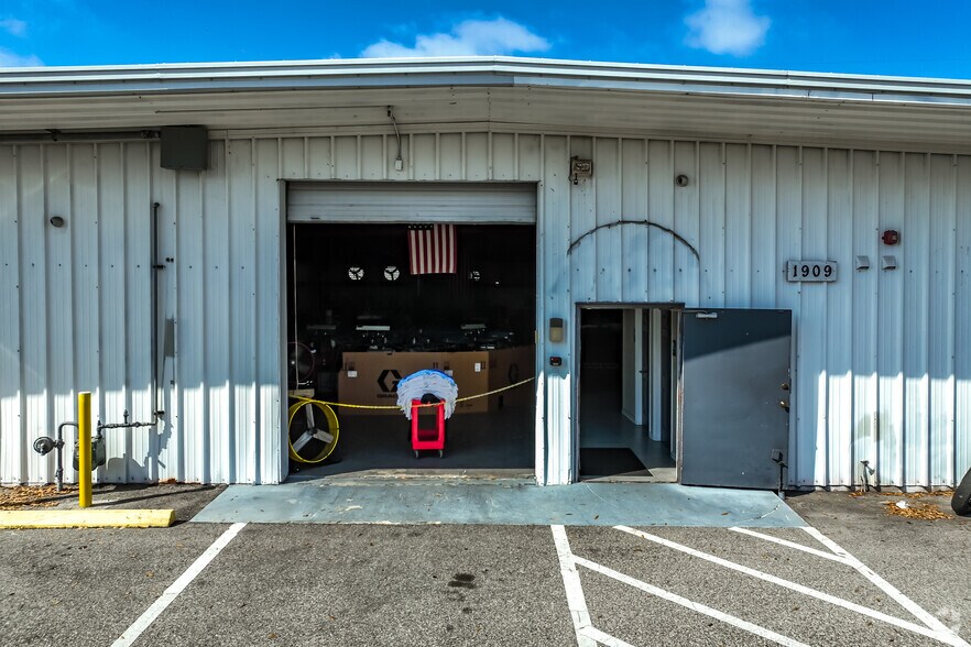 More Photos Of 1909 Whitfield Park Loop, Sarasota Manufacturing For Lease