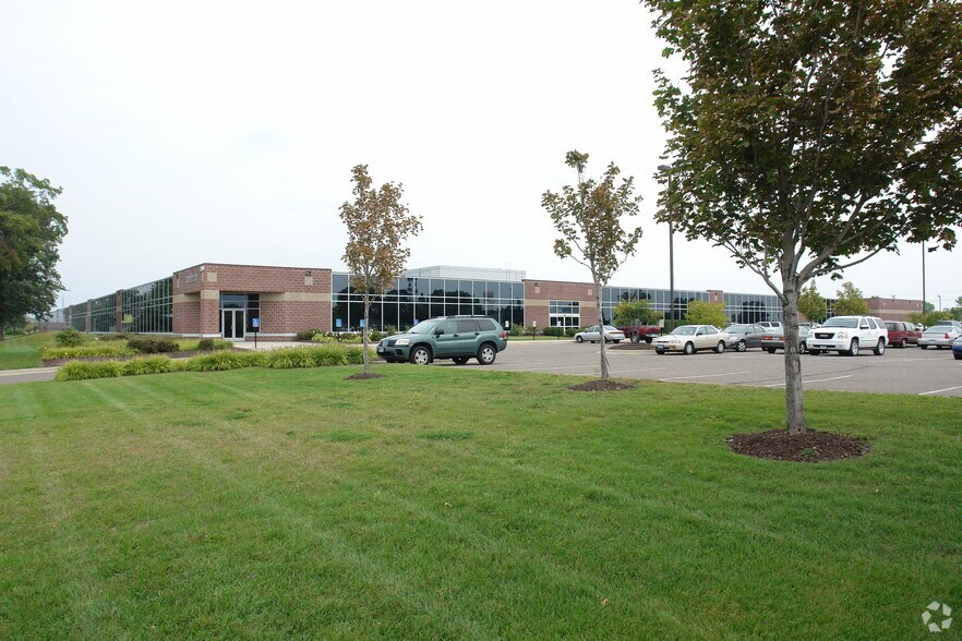More Photos Of 2300 Berkshire Ln N, Plymouth Flex For Lease