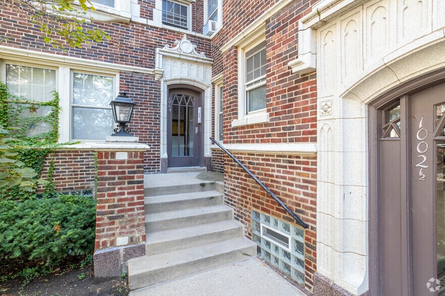 More Photos Of 1000-1010 North Blvd, Oak Park Apartments For Lease