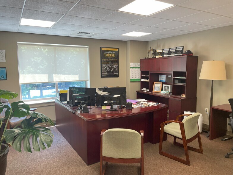 More Photos Of 66 Southern Blvd, Nesconset Showroom For Lease