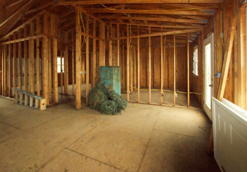 More Photos Of 420 Cherohala Skyway, Tellico Plains General Retail For Sale