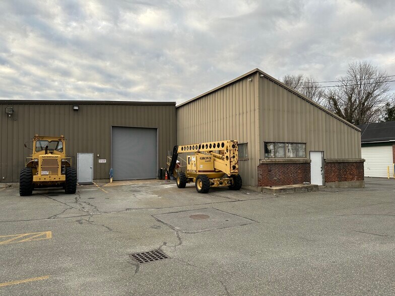 More Photos Of 100 Parker St, Watertown Research And Development For Lease