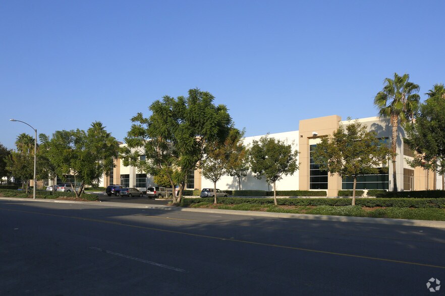 More Photos Of 285 S Dupont Ave, Ontario Warehouse For Lease
