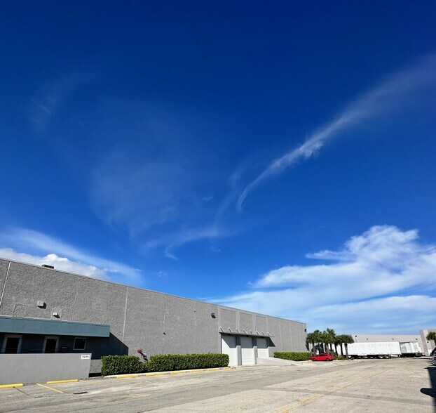 Primary Photo Of 7855-7955 NW 77th Ave, Medley Manufacturing For Lease