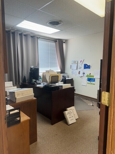 More Photos Of 118 W Locust St, Independence Office For Sale