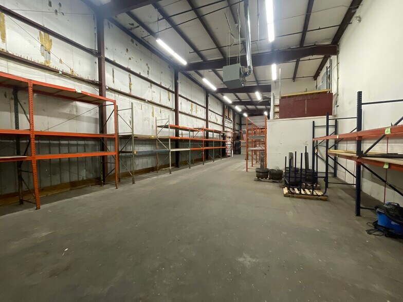 More Photos Of 11 Whitewood Ln, North Branford Garden Center For Sale