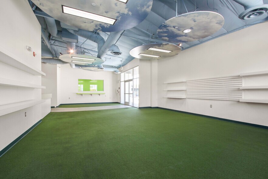 More Photos Of 3940 Higuera St, Culver City Showroom For Sale