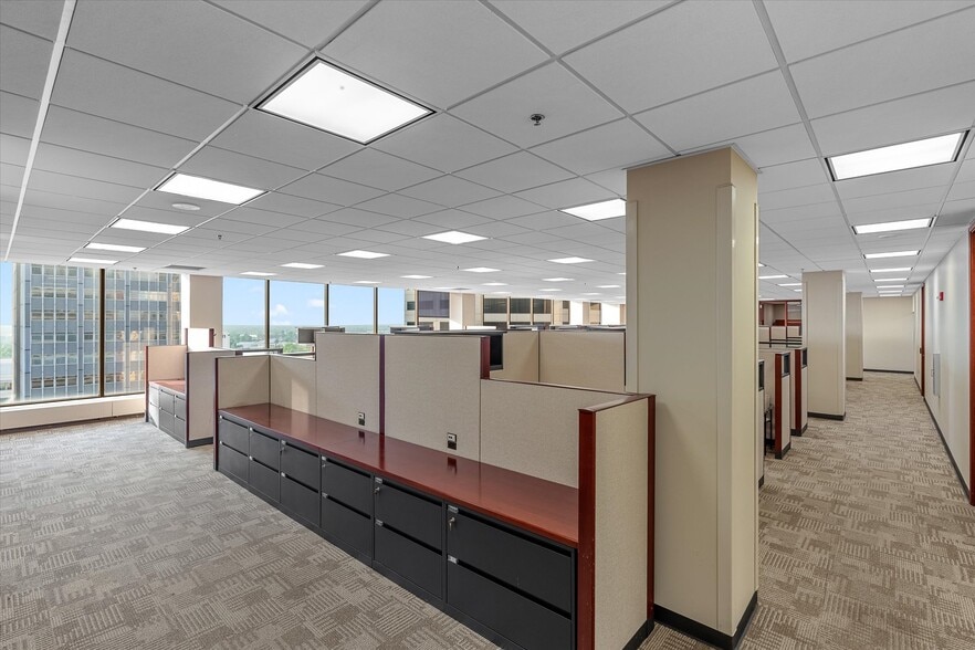 More Photos Of 400 Texas St, Shreveport Office For Sale