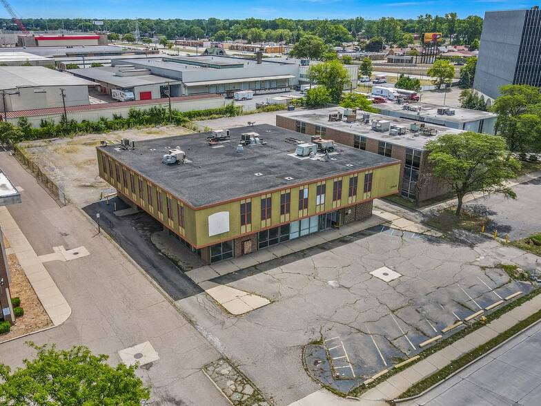 More Photos Of 20800 Greenfield Rd, Oak Park Medical For Sale