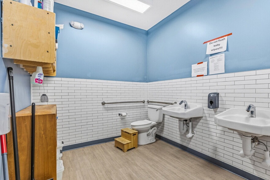 More Photos Of 925 Hendricks Dr, Lebanon Daycare Center For Sale