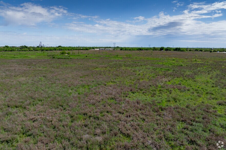 More Photos Of 35 & Interstate 35 Business, Dilley Land For Sale