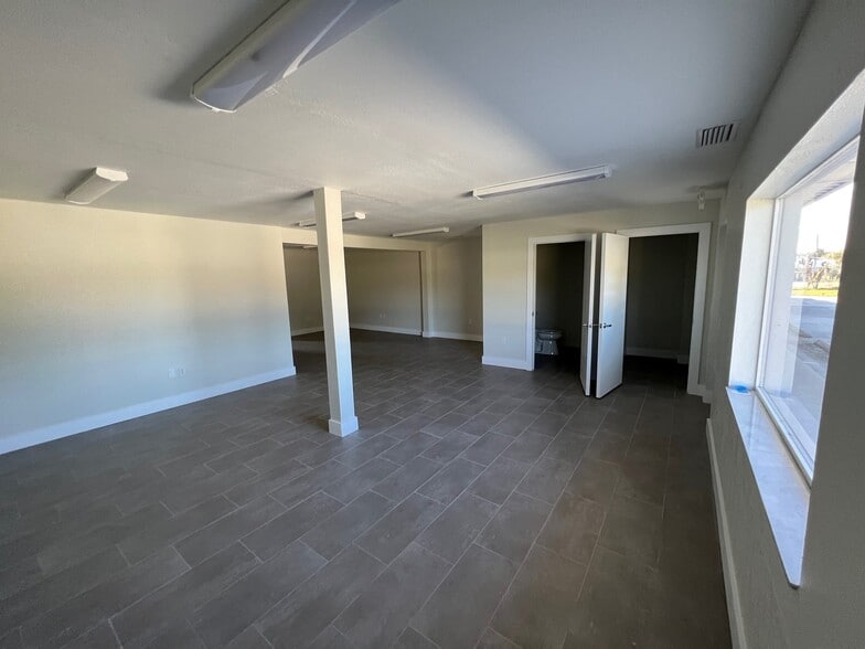 More Photos Of 2907 Brooks St, Lakeland Industrial For Lease