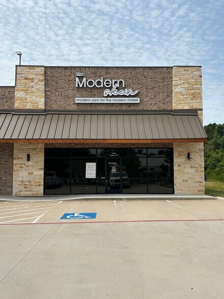 More Photos Of 1905 Longmire Rd, Conroe Unknown For Lease