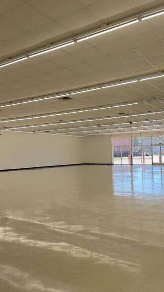 More Photos Of 3321 Triana Blvd SW, Huntsville Freestanding For Lease