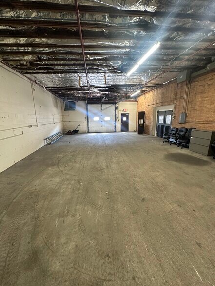 More Photos Of 59 Thomas North Rd, Hawthorne Warehouse For Lease