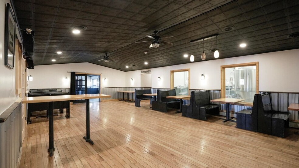 More Photos Of 697 Bear Swamp Rd, Peru General Retail For Sale