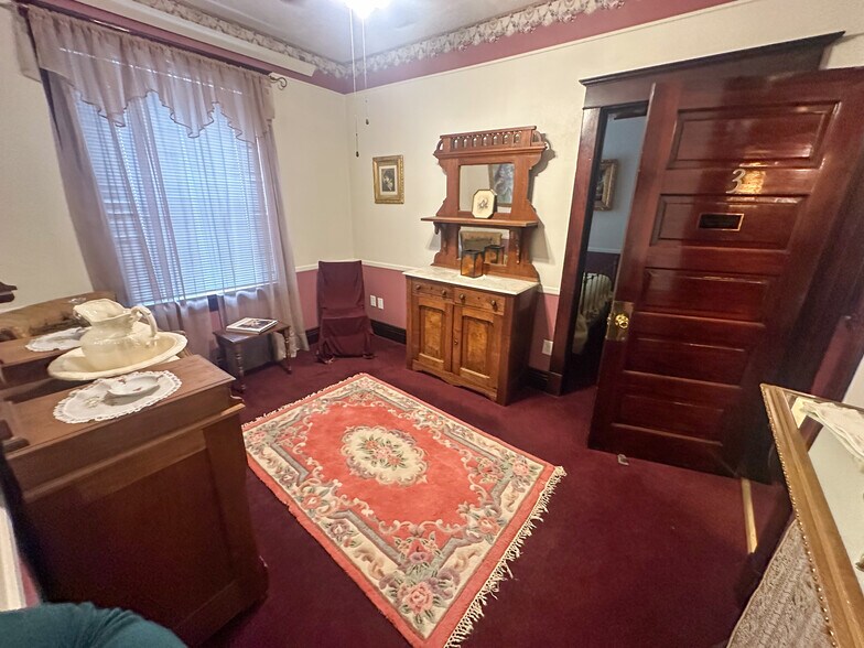 More Photos Of 211 W Kansas St, Crofton Hotel For Sale