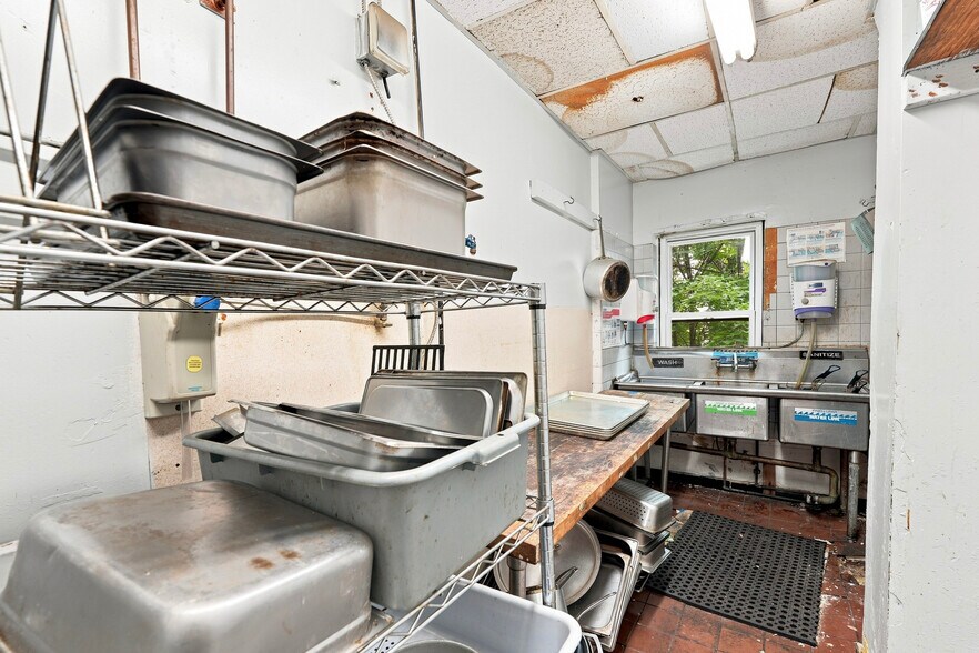 More Photos Of 1437-39 South Street, Philadelphia Specialty For Lease