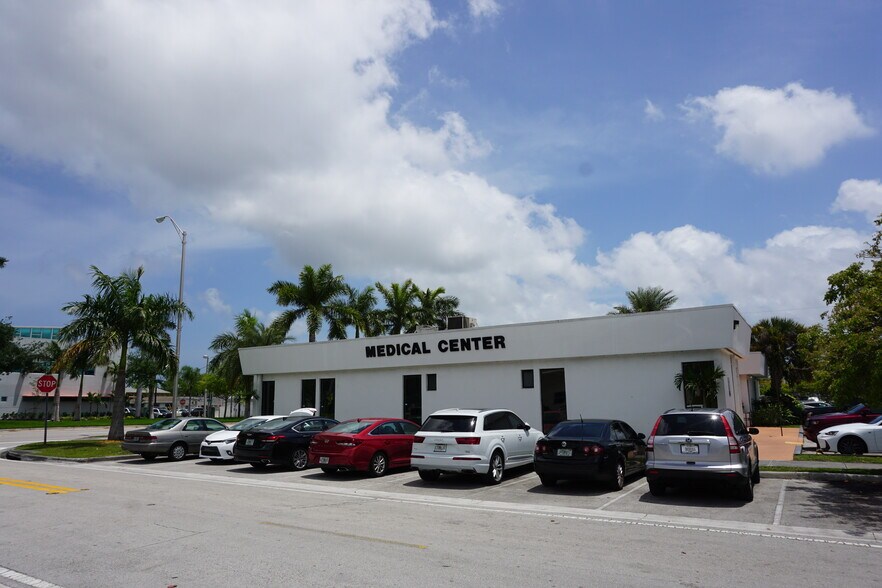 More Photos Of 16870-16880 NE 19th Ave, North Miami Beach Medical For Lease