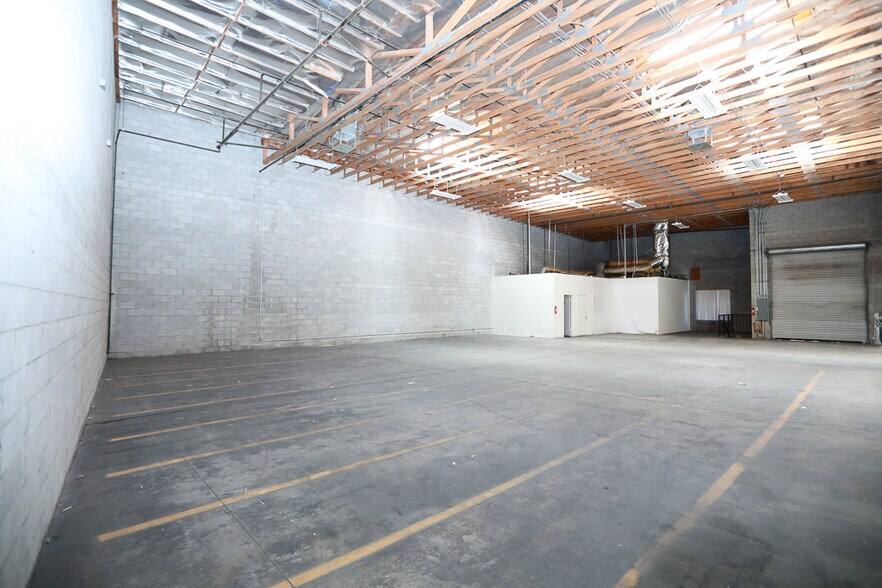 More Photos Of 4301 S Valley View Blvd, Las Vegas Warehouse For Lease
