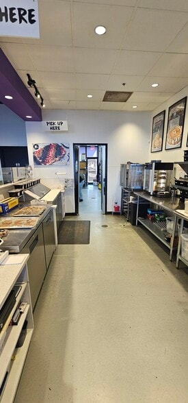 More Photos Of 7370-7392 S Olympia Ave, Tulsa General Retail For Lease