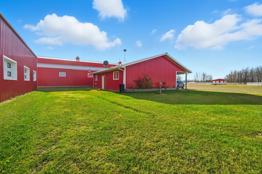 More Photos Of 58117 Range 211 Rd, Redwater Specialty For Sale