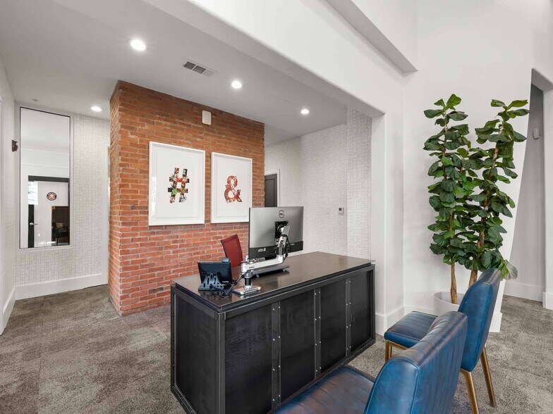 More Photos Of 2000 E Arapaho Rd, Richardson Apartments For Lease