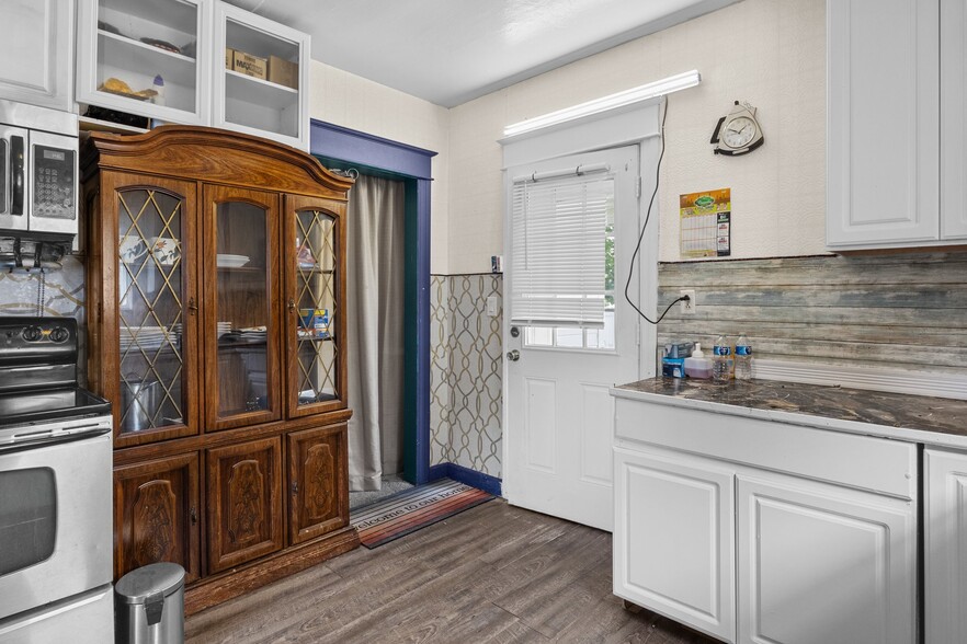 More Photos Of 600 W Broad St, Paulsboro Specialty For Sale