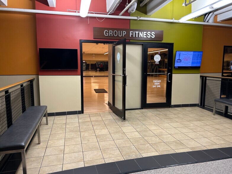 More Photos Of 1030 N Clark St, Chicago Office For Lease