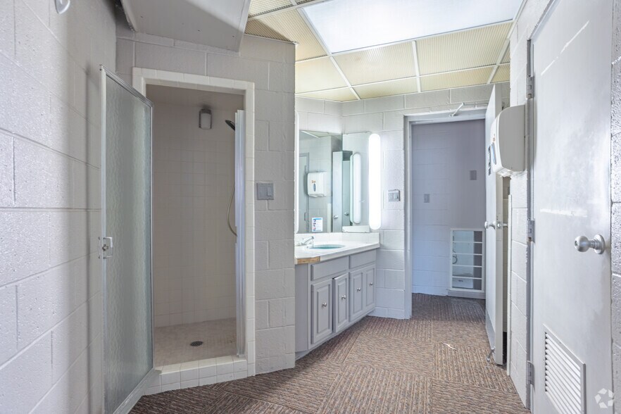 More Photos Of 505 Vistula St, Elkhart Medical For Sale