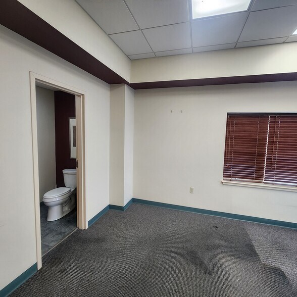 More Photos Of 47 Slade St, Fall River Showroom For Lease